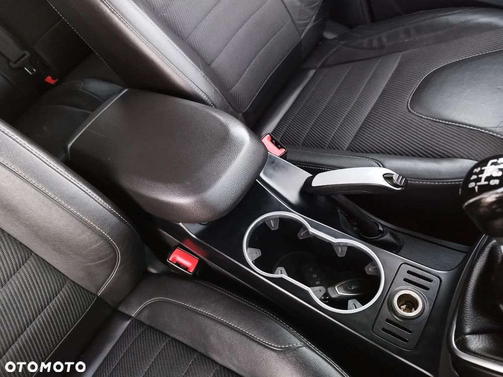 Ford Kuga 2.0 TDCi 4x4 Titanium - 22