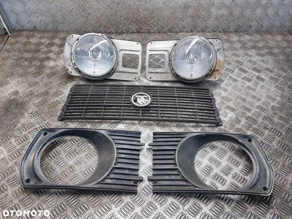 LAMPA LEWY PRZÓD + PRAWY PRZÓD + GRILL SKODA 105 S I - 1
