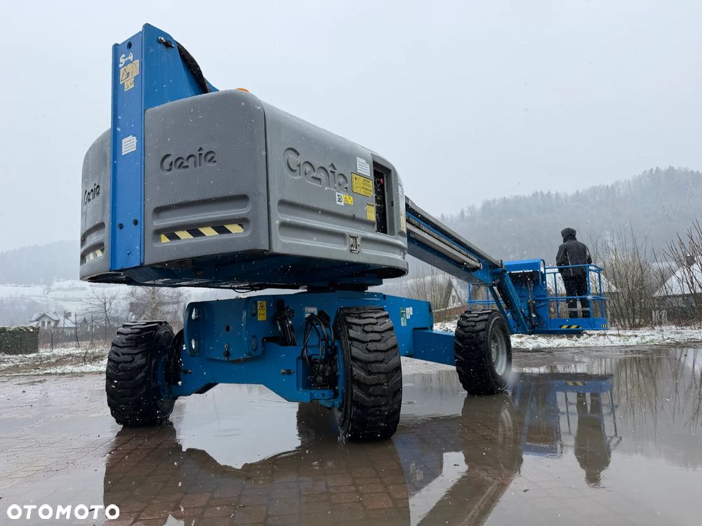 Genie S-45 Zwyżka Podnośnik Teleskopowy terenowy 4x4 wysokość 16 m Silnik DEUTZ. Maszyna jak Nowa z Urzędu Norweskiego Komuny! 2016 rok. Spalinowo- elektryczna Zadbana. Zero luzów wycieków! Okazja! 2 x Sterowanie maszyną góra i dół. Przetwornica gniazdo 220 volt. Poziomowanie oraz obrót kosza! OKAZJA. Aktualna Dekra Do 2027 roku !!!
