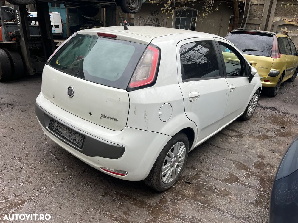 Dezmembrez Fiat Punto facelift alb 2010-2011 1,4 benzina - 8