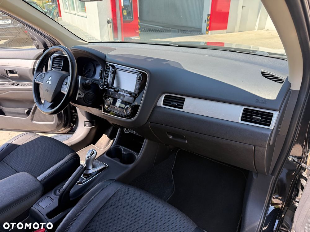 Mitsubishi Outlander 2.0 4WD Plus - 19
