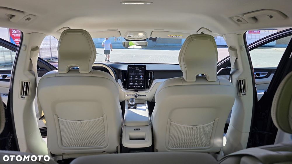 Volvo XC 60 T6 Plug-In Hybrid AWD Plus Black Edition - 22
