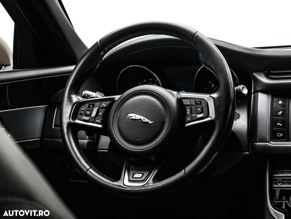 Jaguar XF 20d RWD E-Performance R-Sport - 18