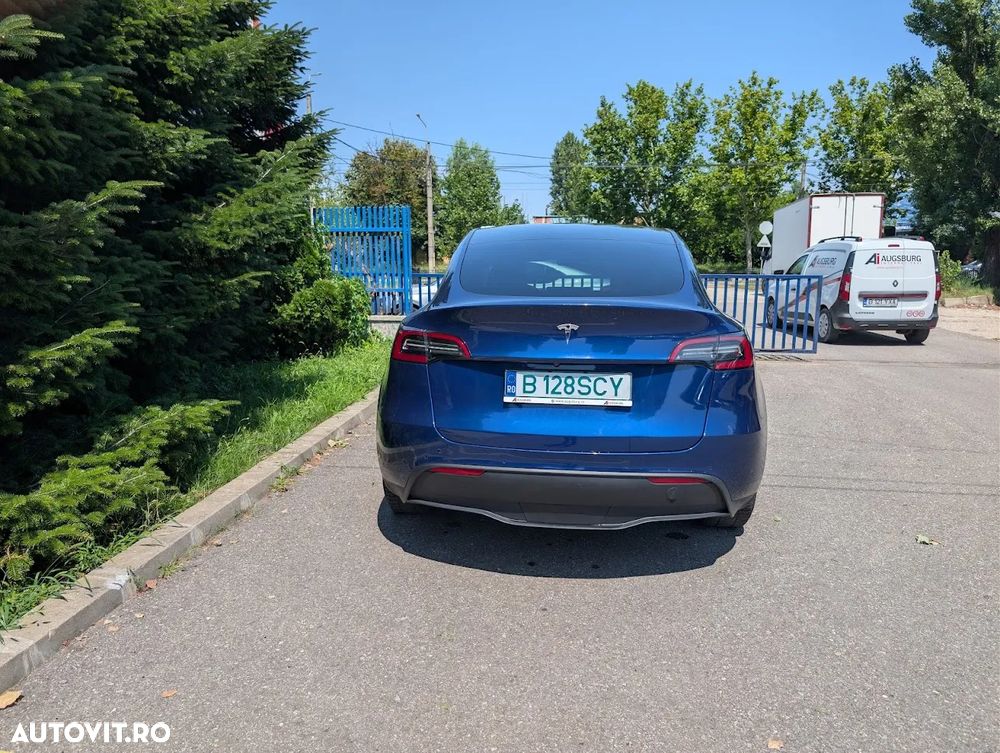 Tesla Model Y - 9