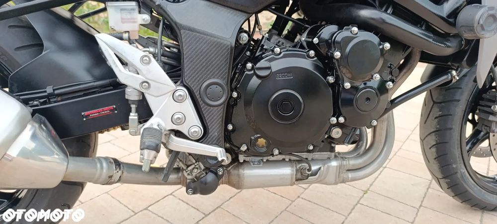 Suzuki GSR - 29