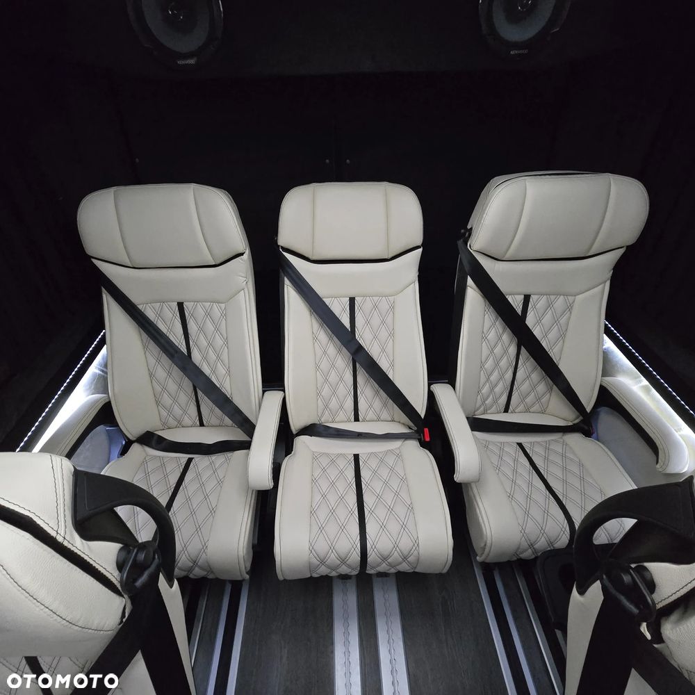 Mercedes-Benz Sprinter - 25