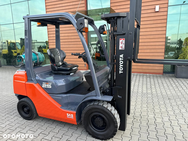 Toyota Toyota 02-8FGF25 / TRIPLEX 4300 mm / LPG / Jak nowa / 2018 rok