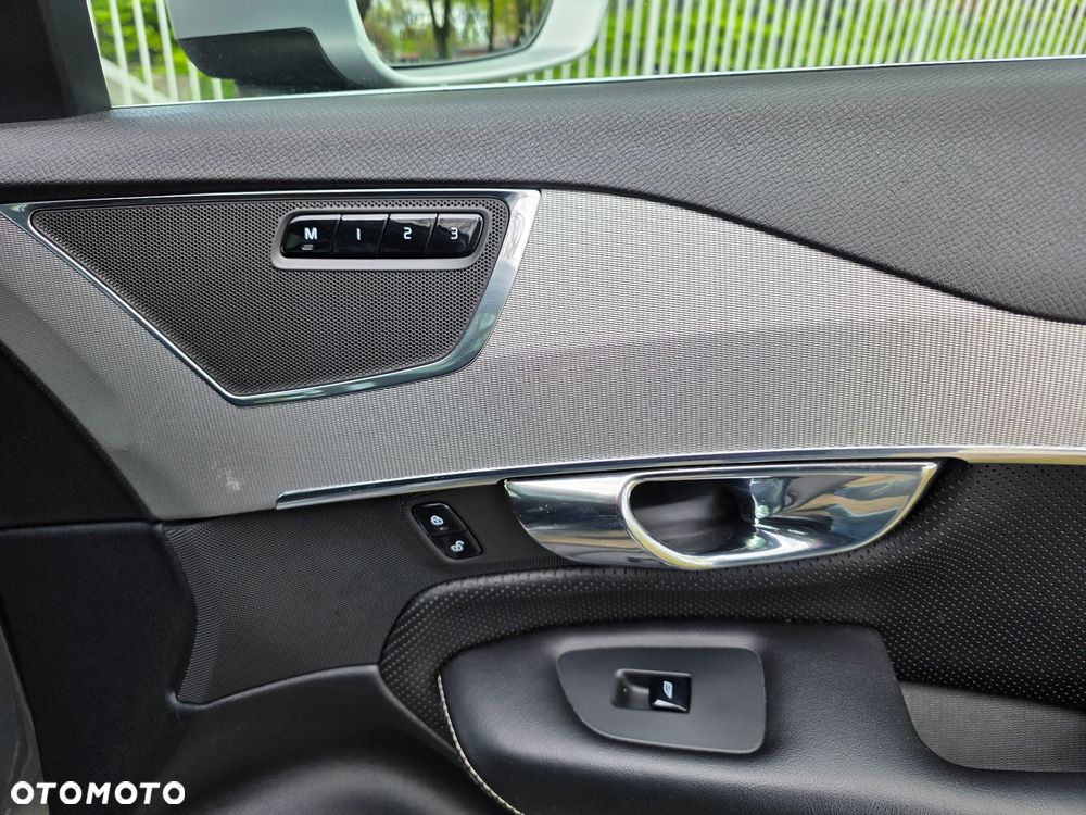 Volvo XC 90 T6 AWD Geartronic RDesign - 36