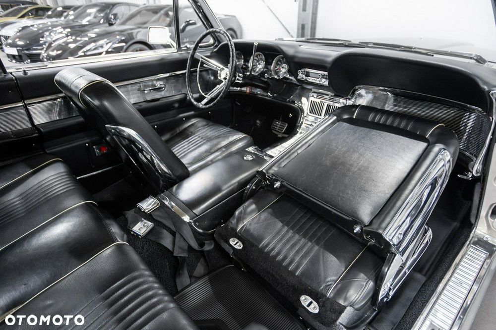 Ford Thunderbird - 29