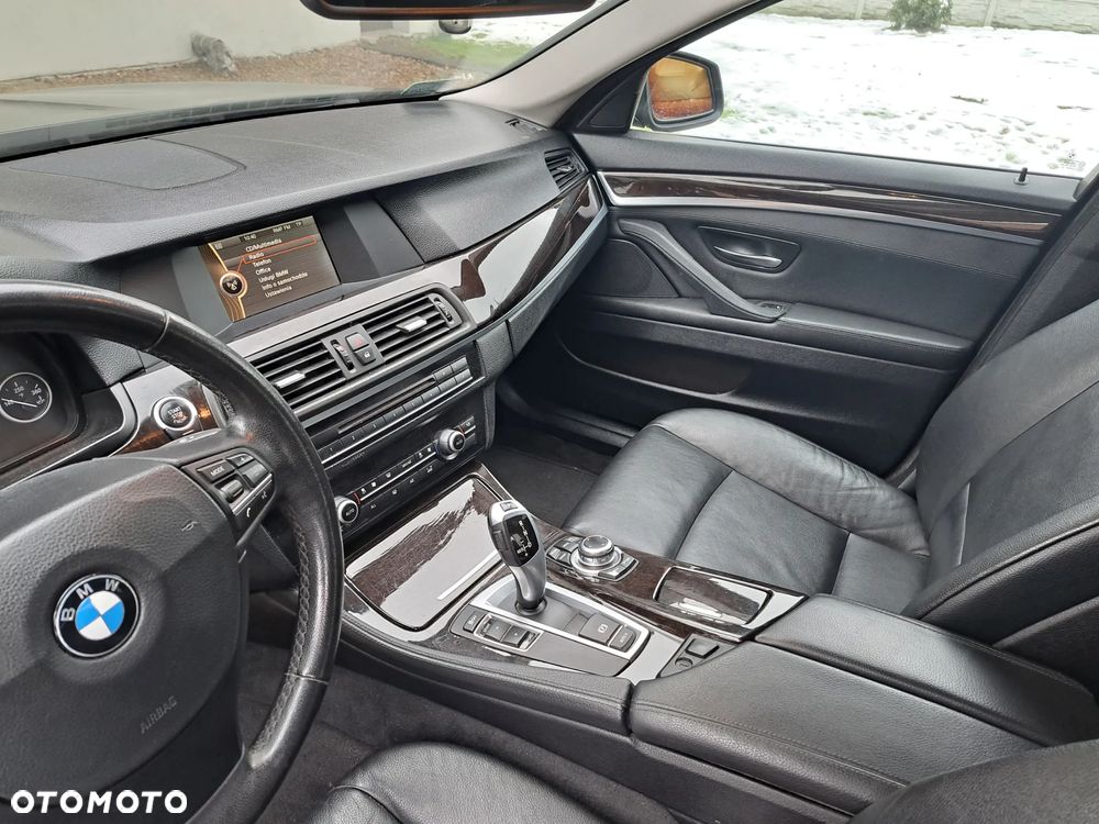 BMW Seria 5 528i xDrive - 9