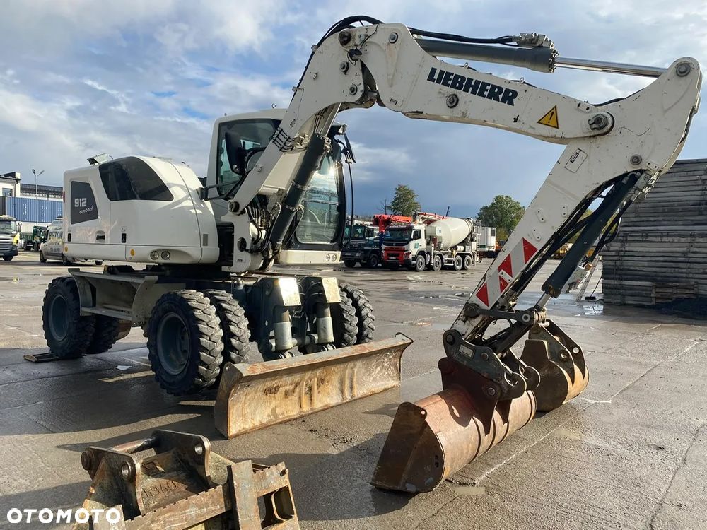 Liebherr A912 Compact / 2 Łyżki + Widły / - 16