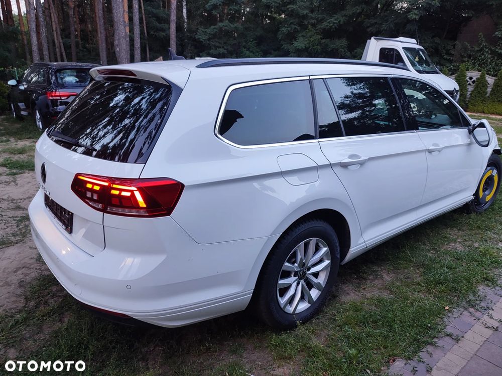 Volkswagen Passat Variant 2.0 TDI SCR DSG Elegance - 4