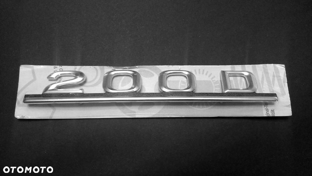 NOWY EMBLEMAT ZNACZEK NAPIS 200D MERCEDES W115 - 1