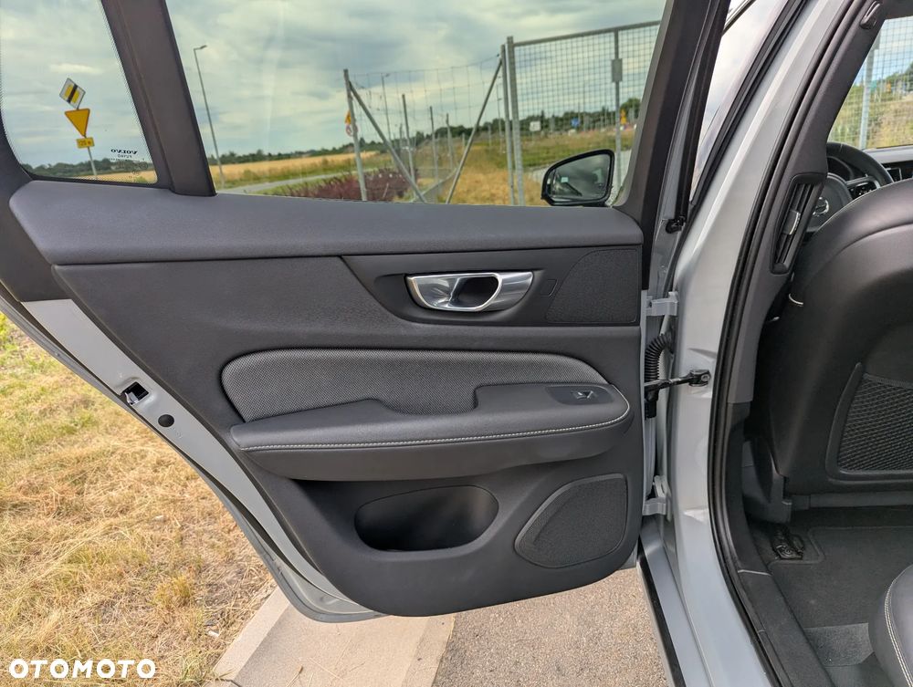 Volvo V60 B4 B Plus Dark - 11