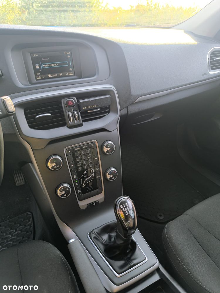 Volvo V40 D2 Kinetic - 25