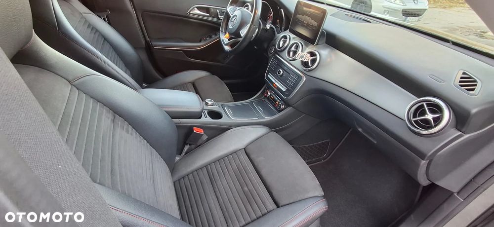 Mercedes-Benz CLA 220 4-Matic - 11