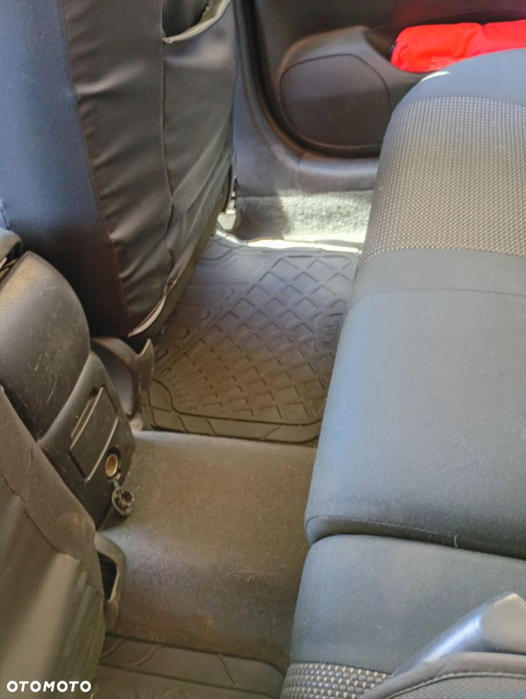 Toyota Avensis - 17