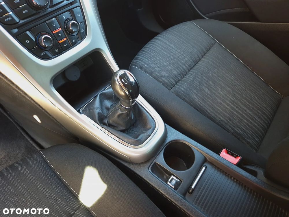 Opel Astra 1.4 Turbo Design Edition - 19