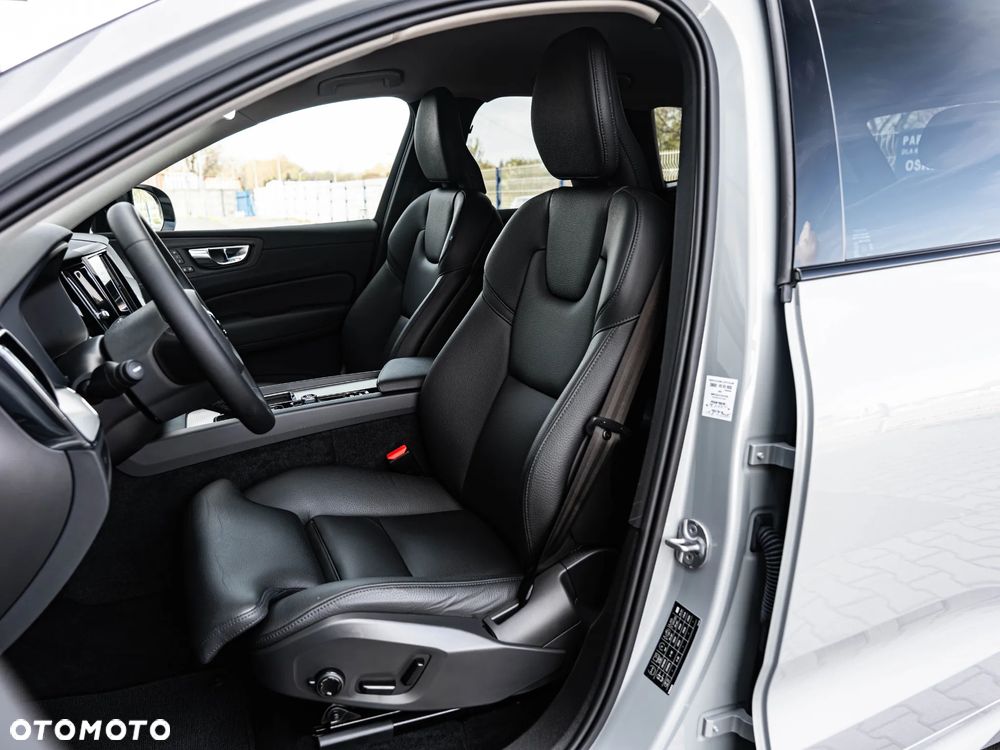 Volvo XC 60 B4 B Plus Dark - 23