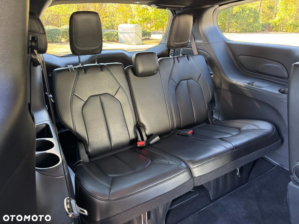 Chrysler Pacifica - 23