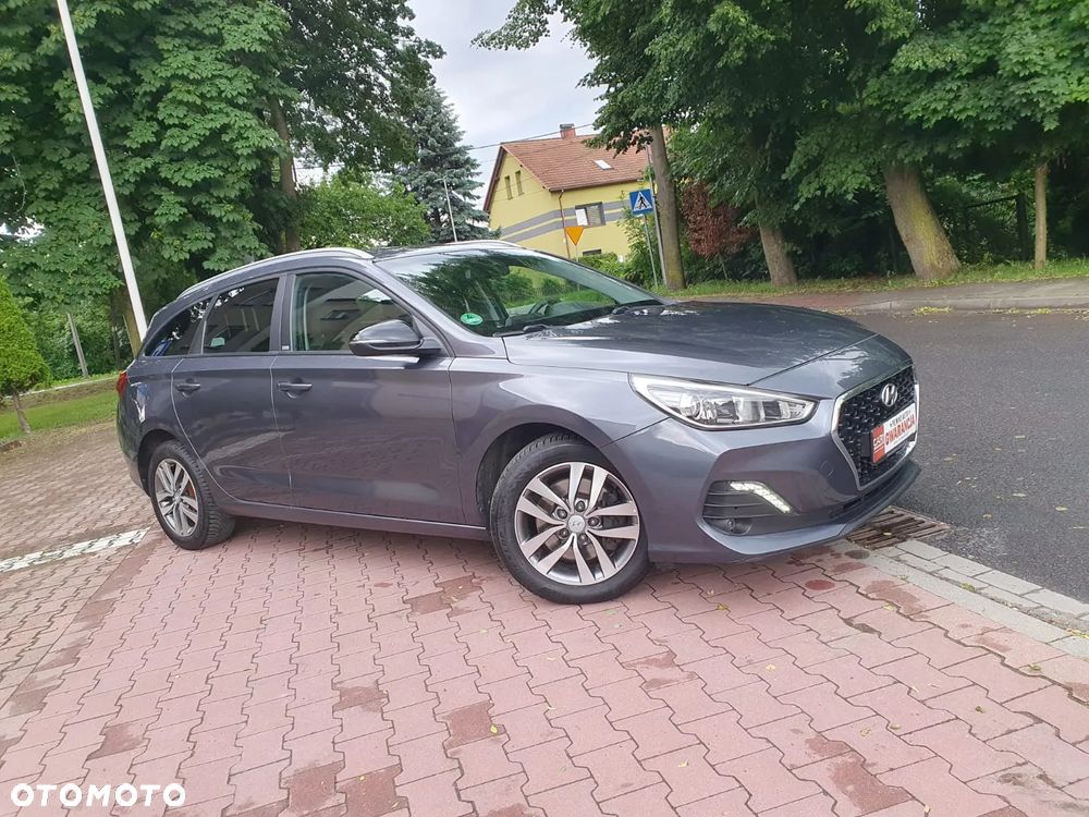 Hyundai i30 blue Kombi 1.4 YES Silver - 31