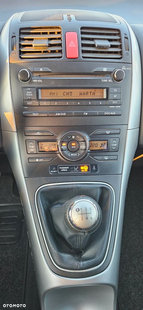Toyota Auris 1.6 Valvematic Executive - 10