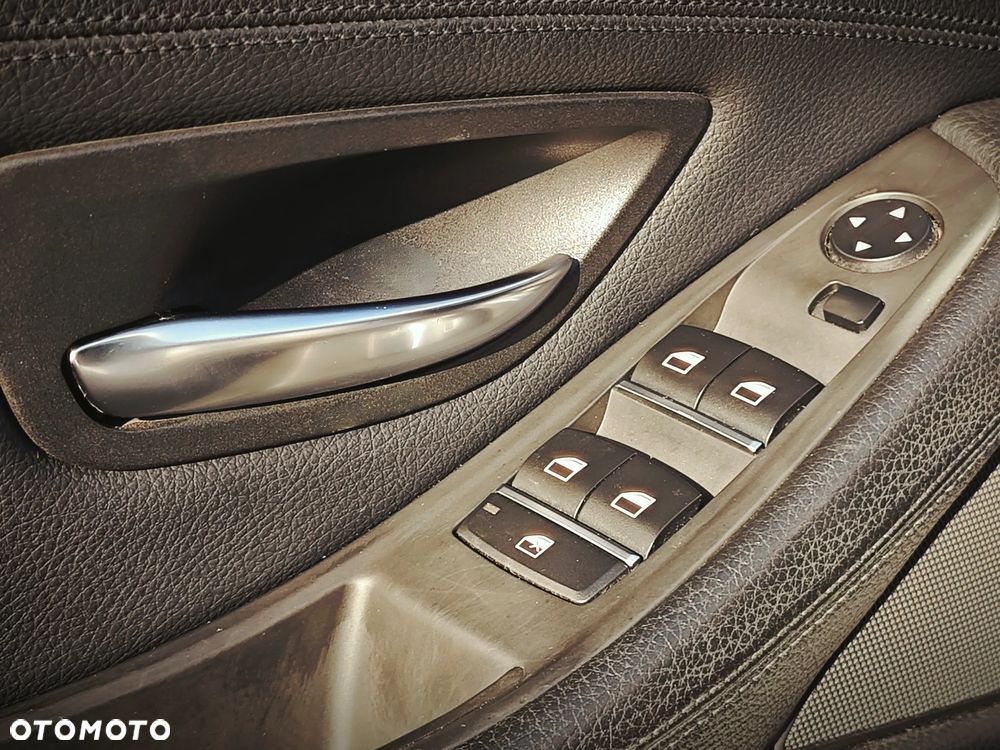 BMW Seria 5 525d - 16