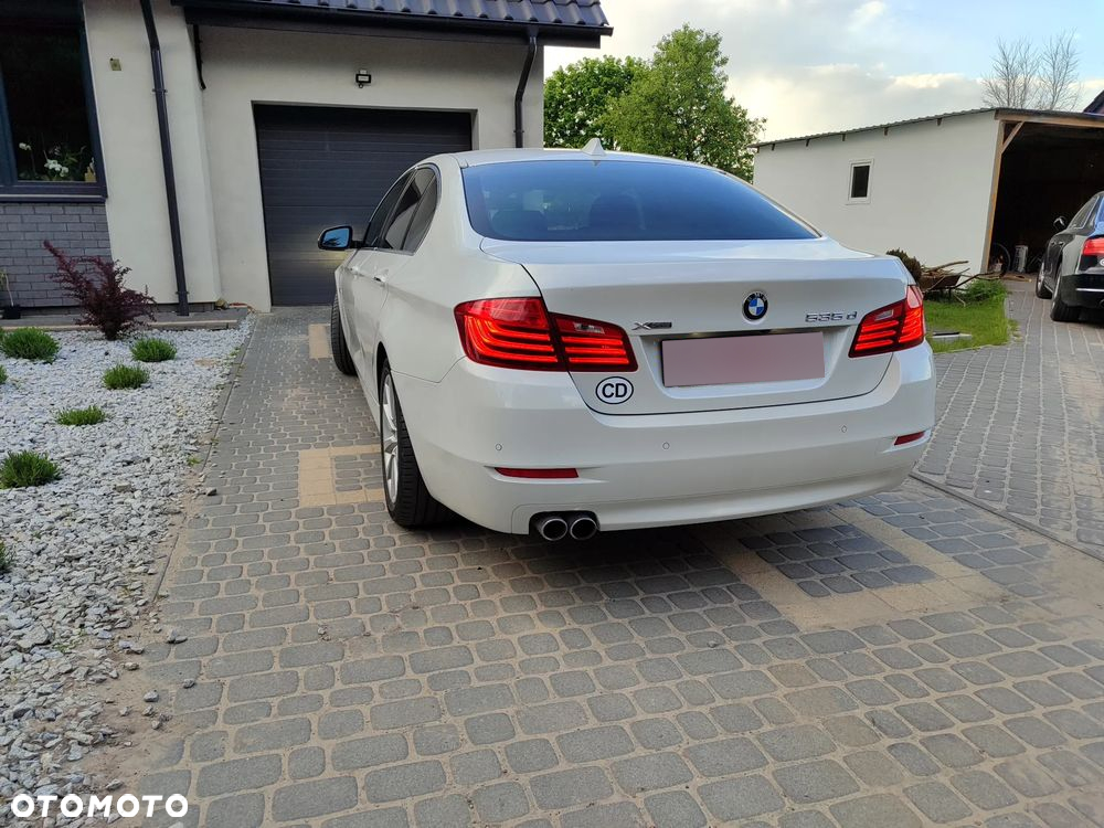 BMW Seria 5 530d xDrive - 14