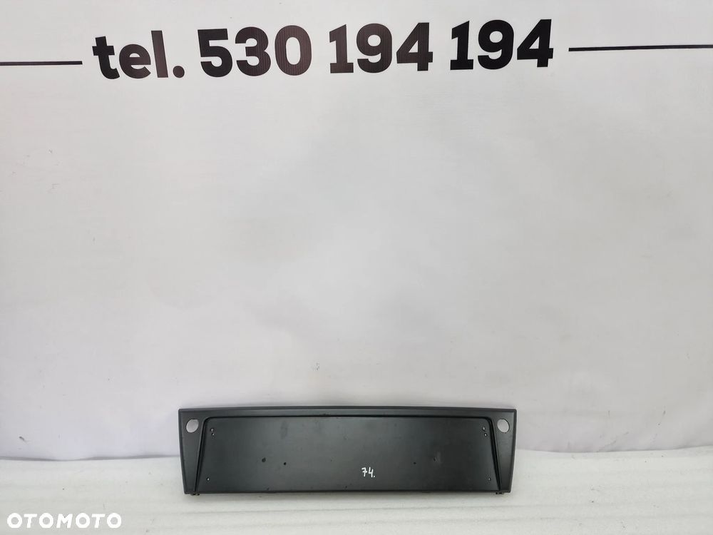 AUDI A6 C6 04- KRATKA ŚRODKOWA W GRILL / PODKŁADKA POD TABLICE , NR 4F0807285E , NR AUKCJI KR74 - 1