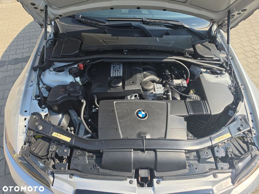 BMW Seria 3 320i - 9