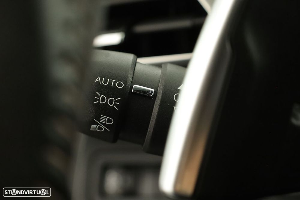 Peugeot 3008 1.6 Hybrid Allure e-EAT8 - 17