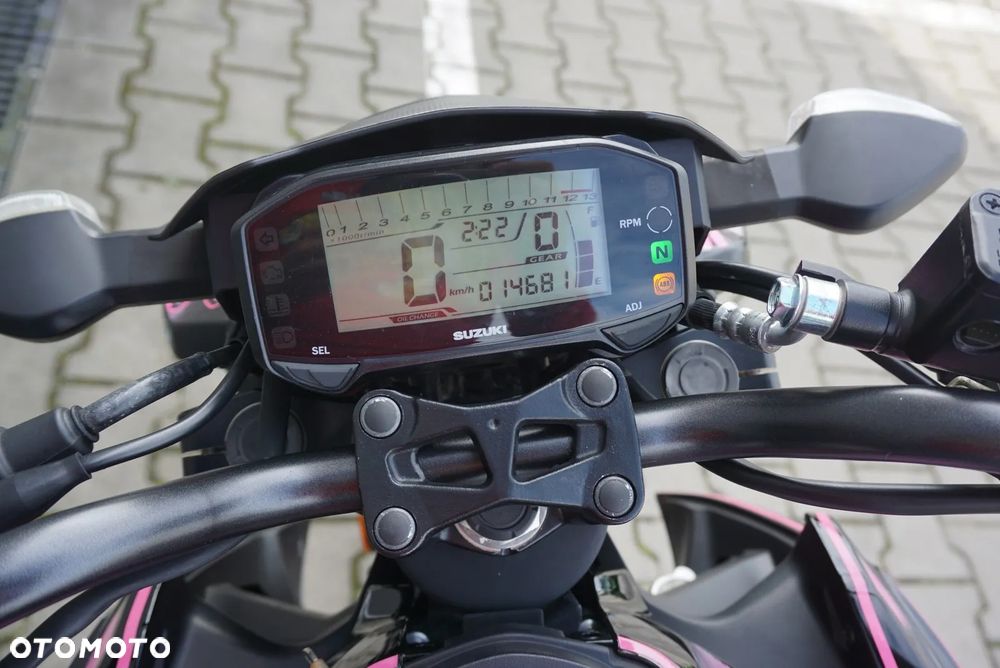 Suzuki GSX - 11