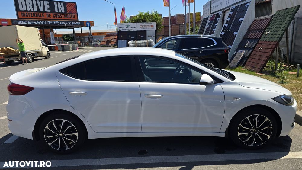 Hyundai Elantra 1.6 CRDI Comfort - 4