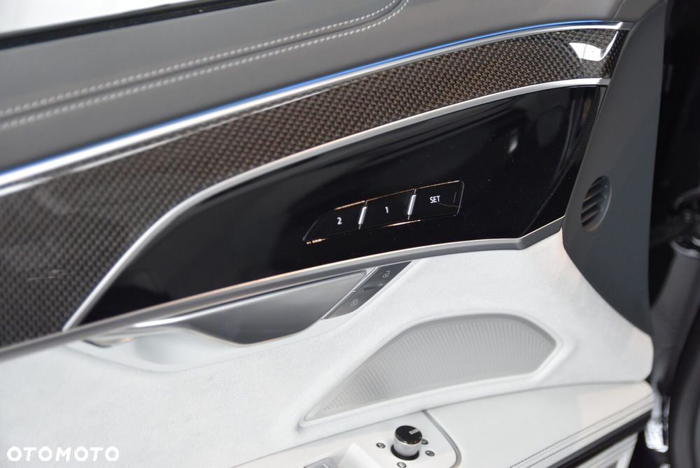Audi S8 - 14