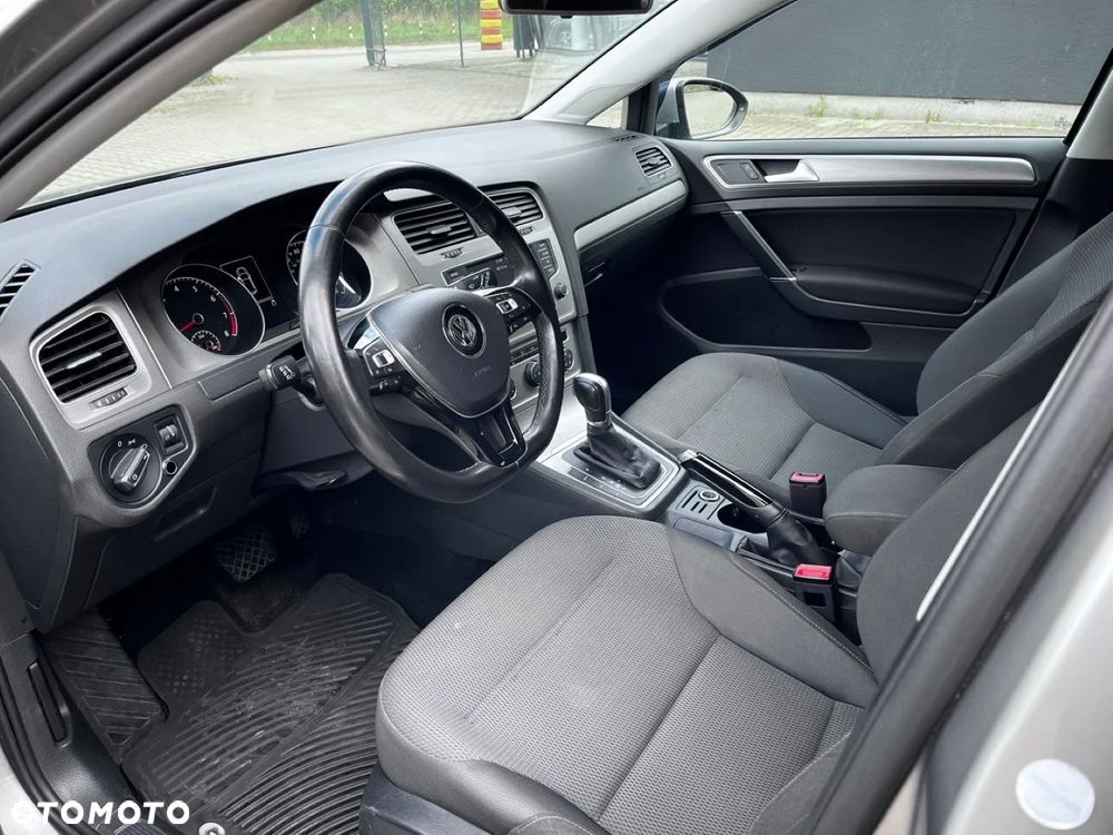 Volkswagen Golf - 6