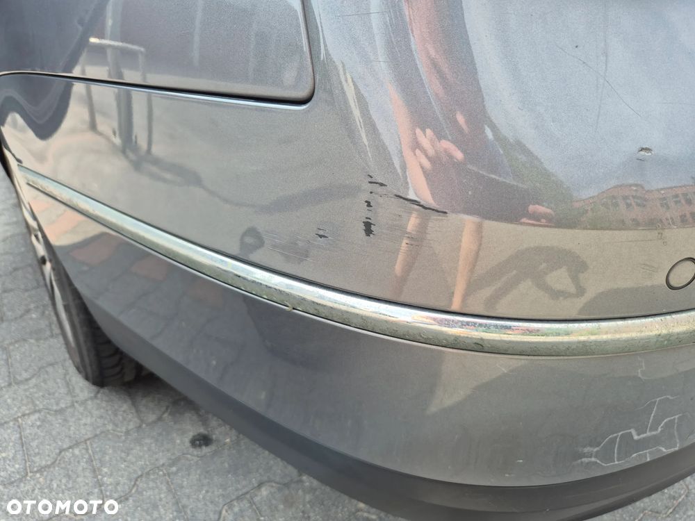 Volkswagen Passat 1.9 TDI DPF BlueMotion - 17