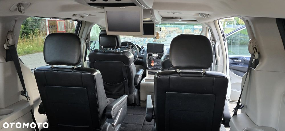 Chrysler Town & Country 3.6 Limited - 10