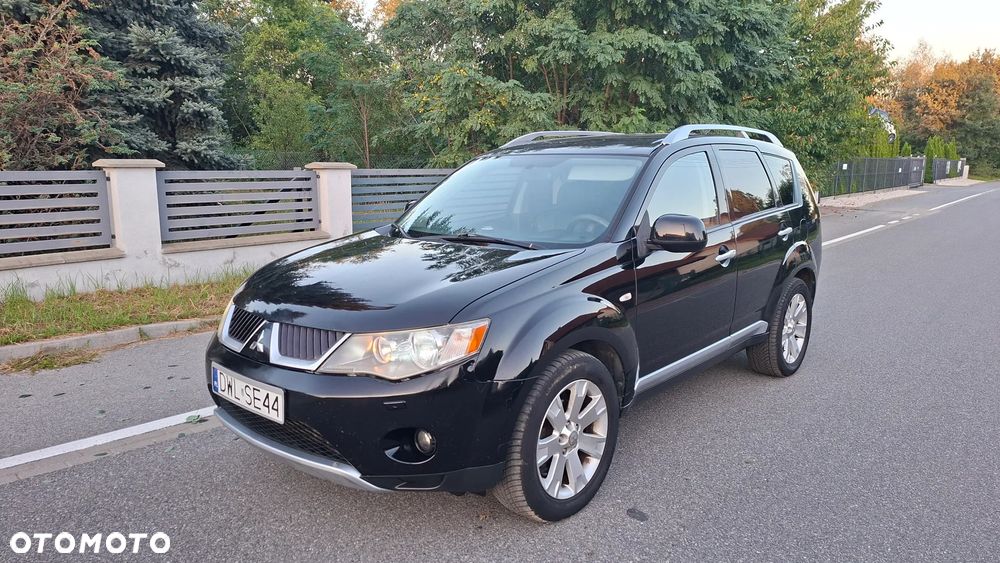 Mitsubishi Outlander - 2
