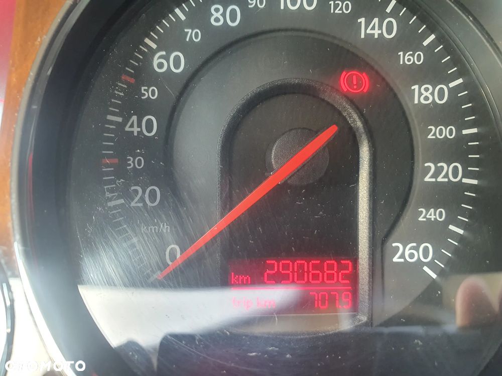 Volkswagen Passat 2.0 TDI DPF Highline - 9