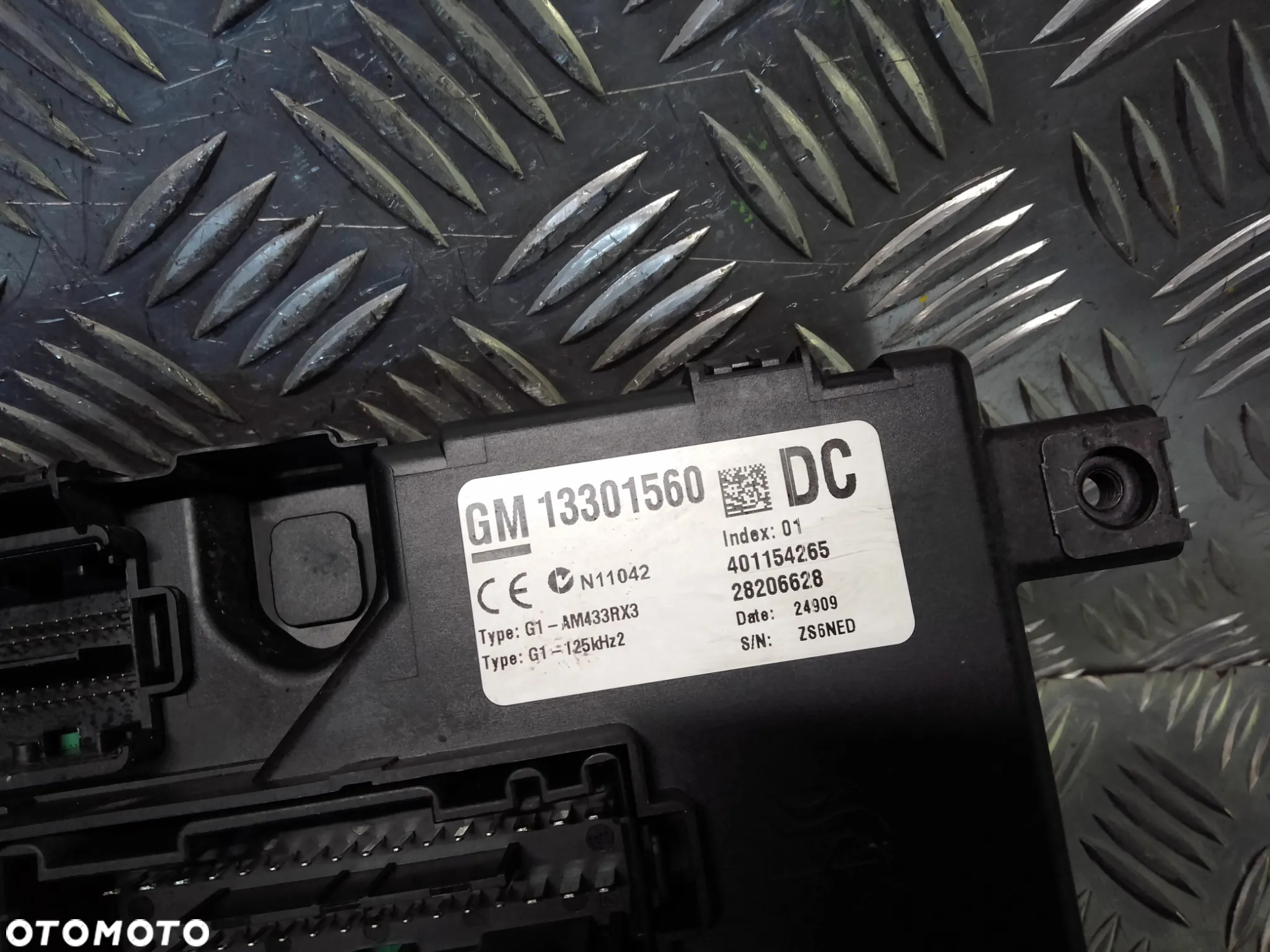 Moduł komfortu OPEL Corsa D 13301560 - 2