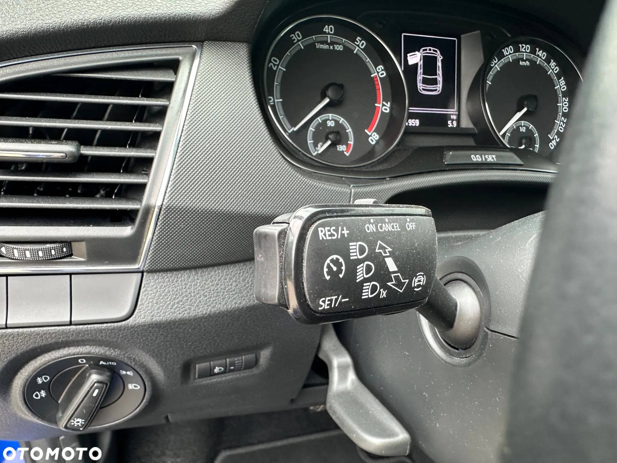 Skoda Fabia 1.0 TSI Ambition DSG - 28