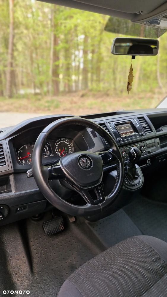 Volkswagen Caravelle - 13