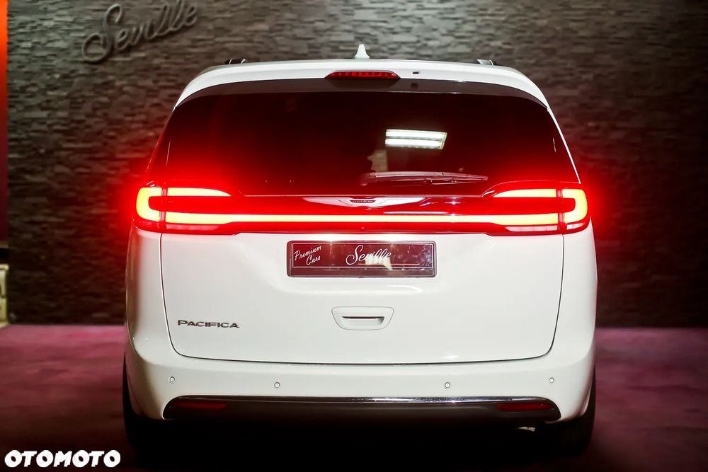 Chrysler Pacifica - 8