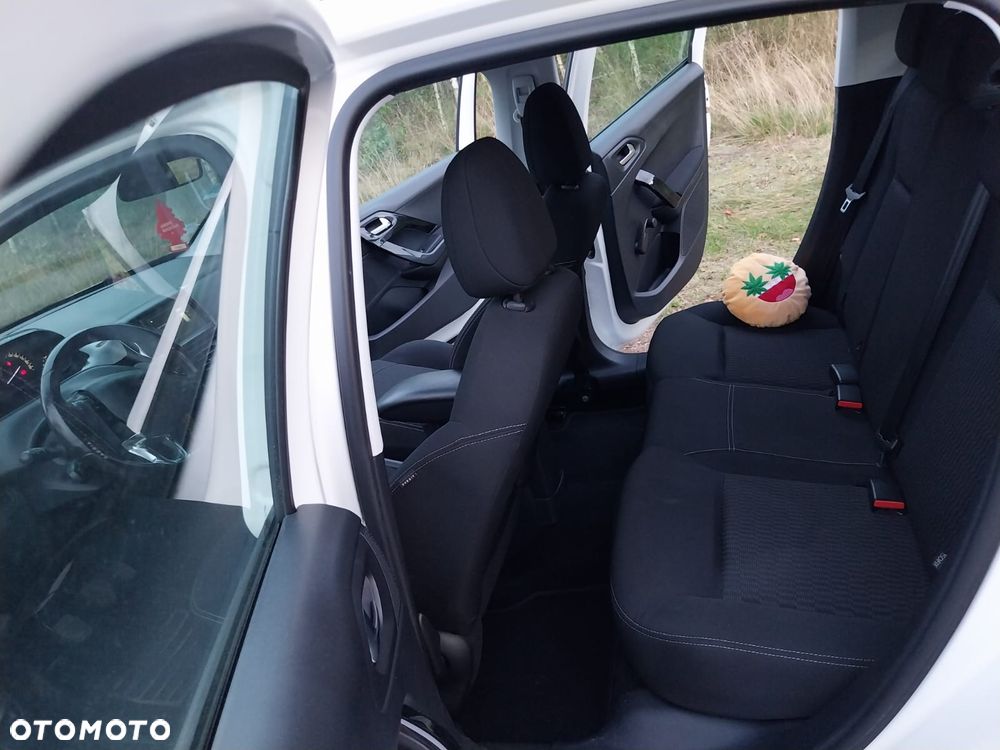 Peugeot 208 - 26