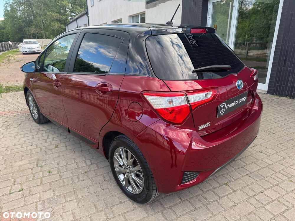 Toyota Yaris Hybrid 100 Premium - 4