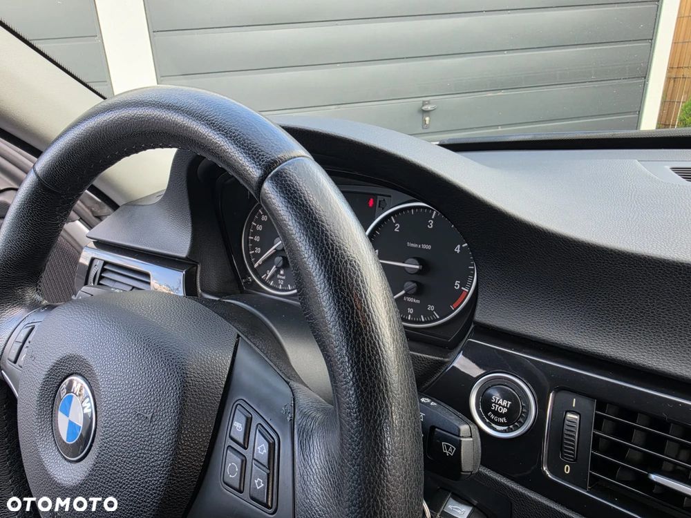 BMW Seria 3 318d - 17
