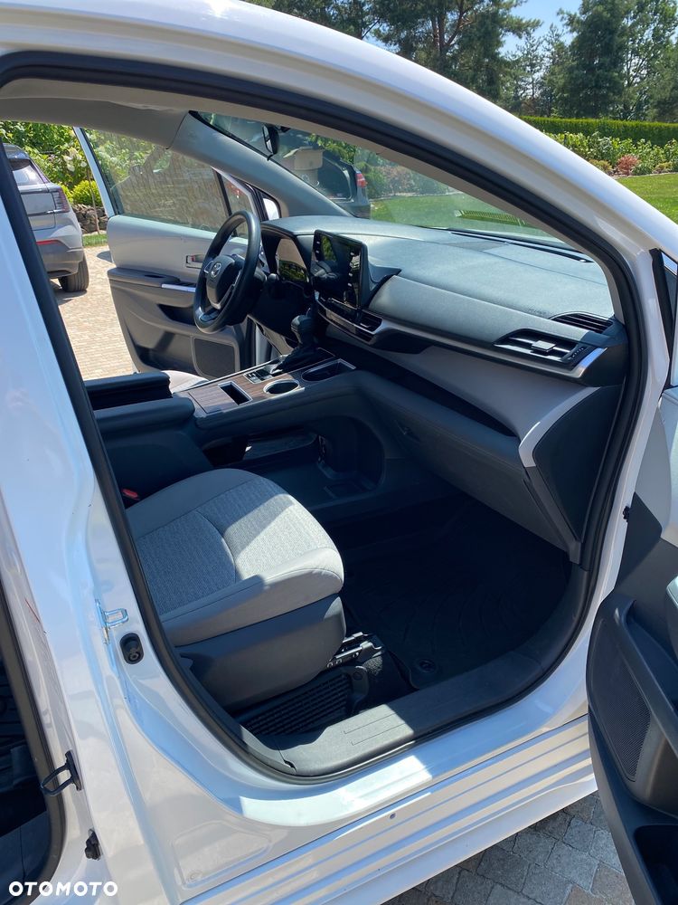 Toyota Sienna - 6