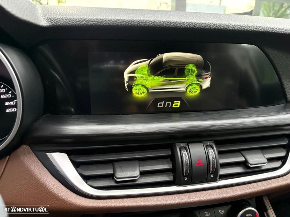 Alfa Romeo Stelvio - 22