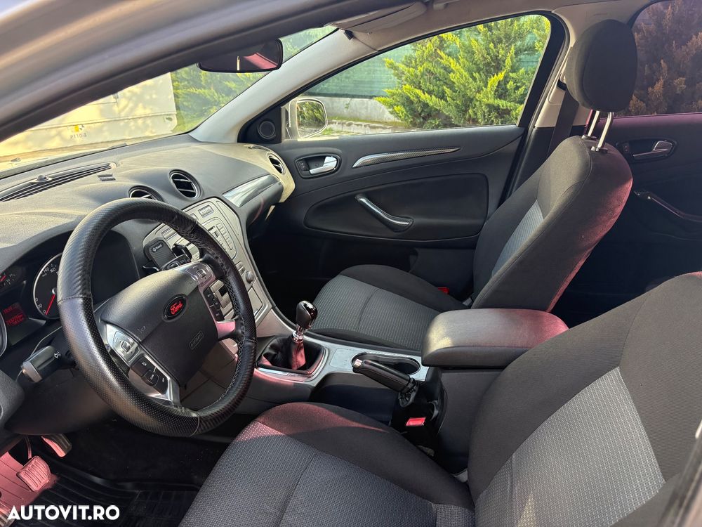 Ford Mondeo 1.8 TDCi Trend - 13