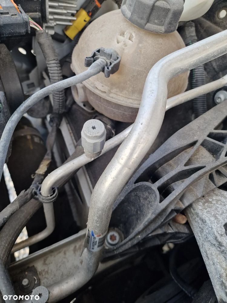 Peugeot 308 PureTech 130 GPF EAT8 Stop & Start Allure Business-Paket - 35